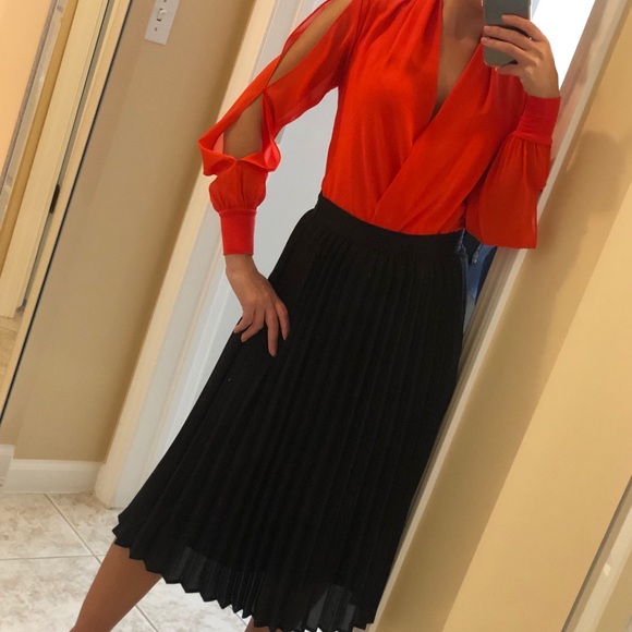 Bebe Silk red bodysuit with cold shoulder sleeves - Picture 3 of 6